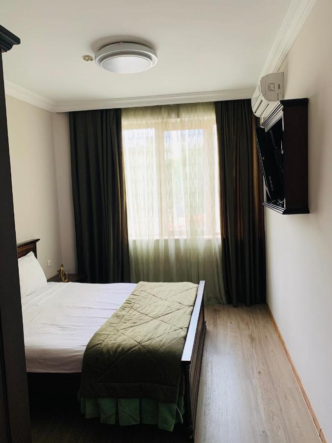 Hotel Brighton Батуми Экстерьер фото