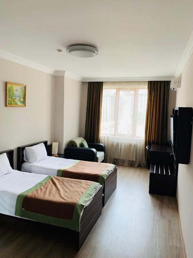 Hotel Brighton Батуми Экстерьер фото