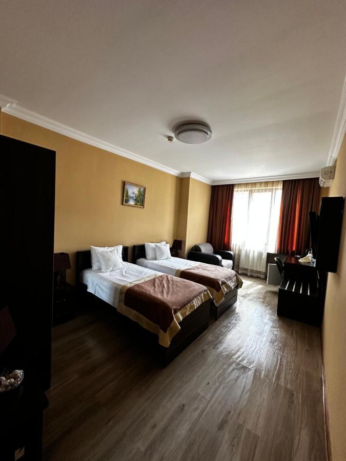 Hotel Brighton Батуми Экстерьер фото
