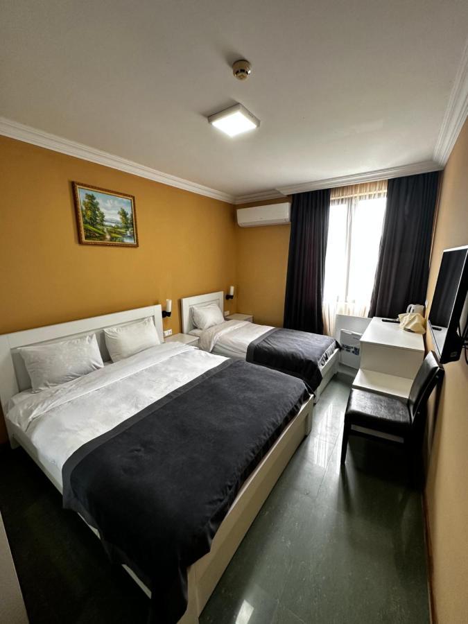 Hotel Brighton Батуми Экстерьер фото