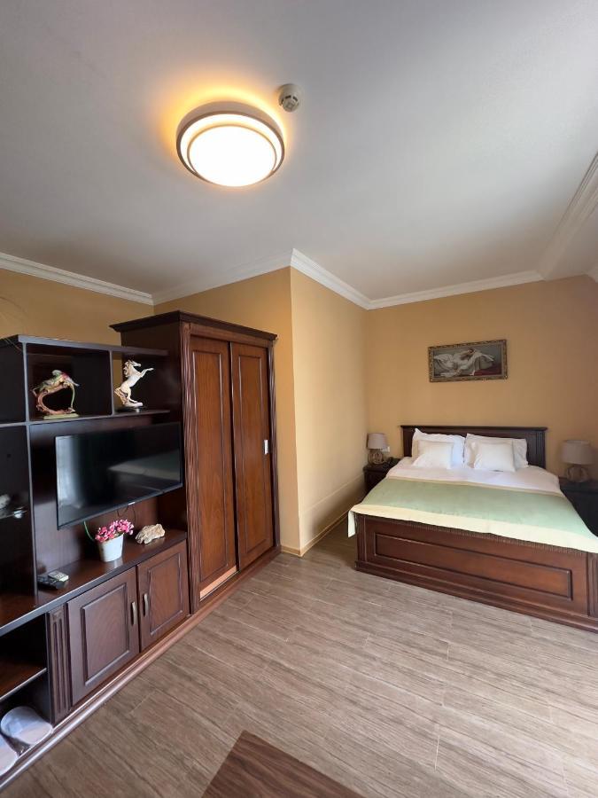 Hotel Brighton Батуми Экстерьер фото