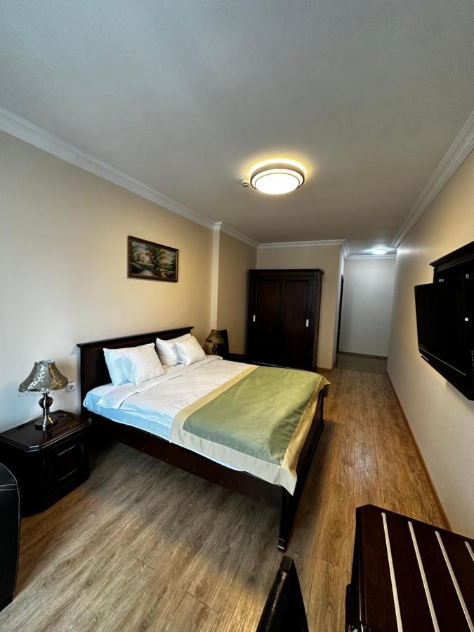 Hotel Brighton Батуми Экстерьер фото