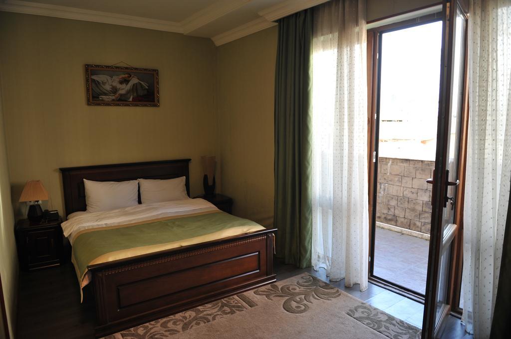 Hotel Brighton Батуми Экстерьер фото